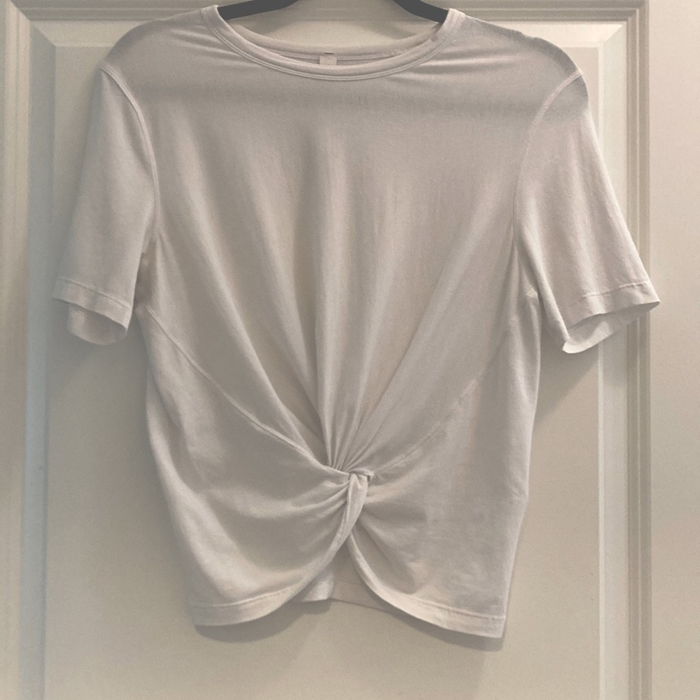 Lululemon Size 4 Crescent Tee